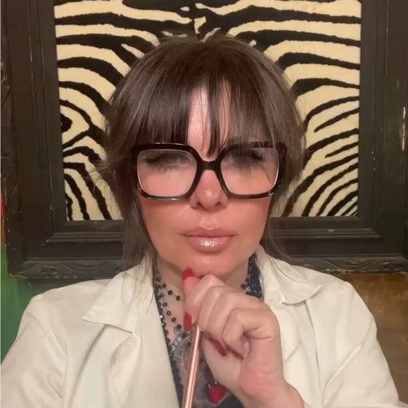 Meet your Posher, Natasha - Picture 1 of 1